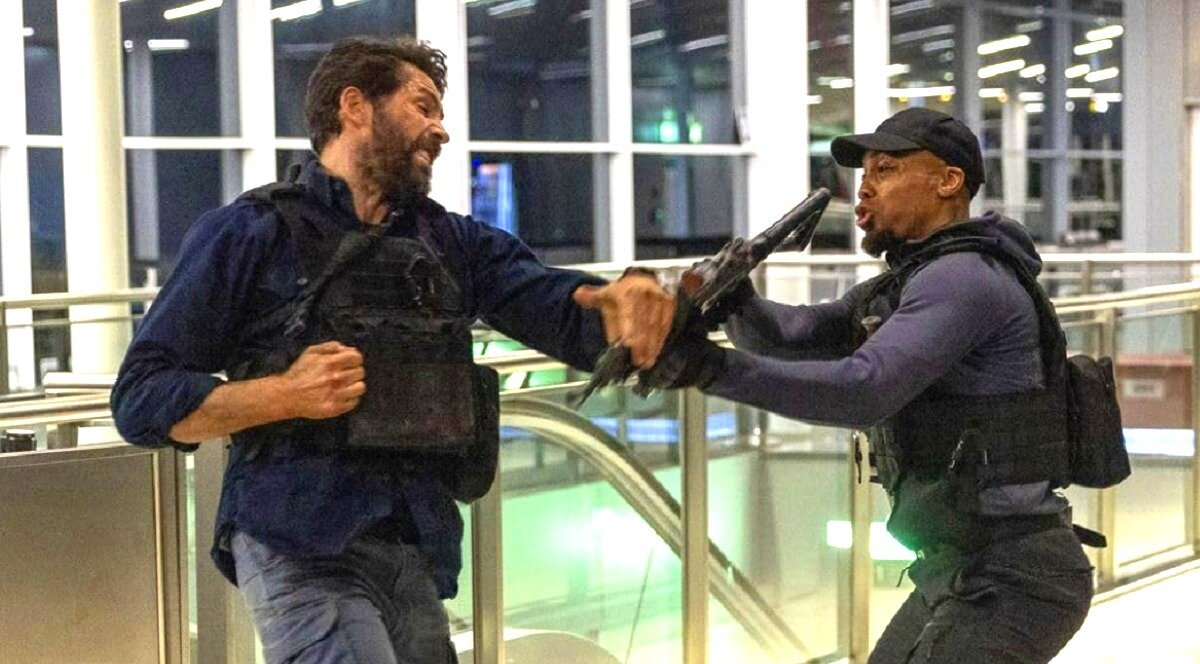 "- Оружием не бросаются, Харли! Из него стреляют."© Цитата из другого фильма