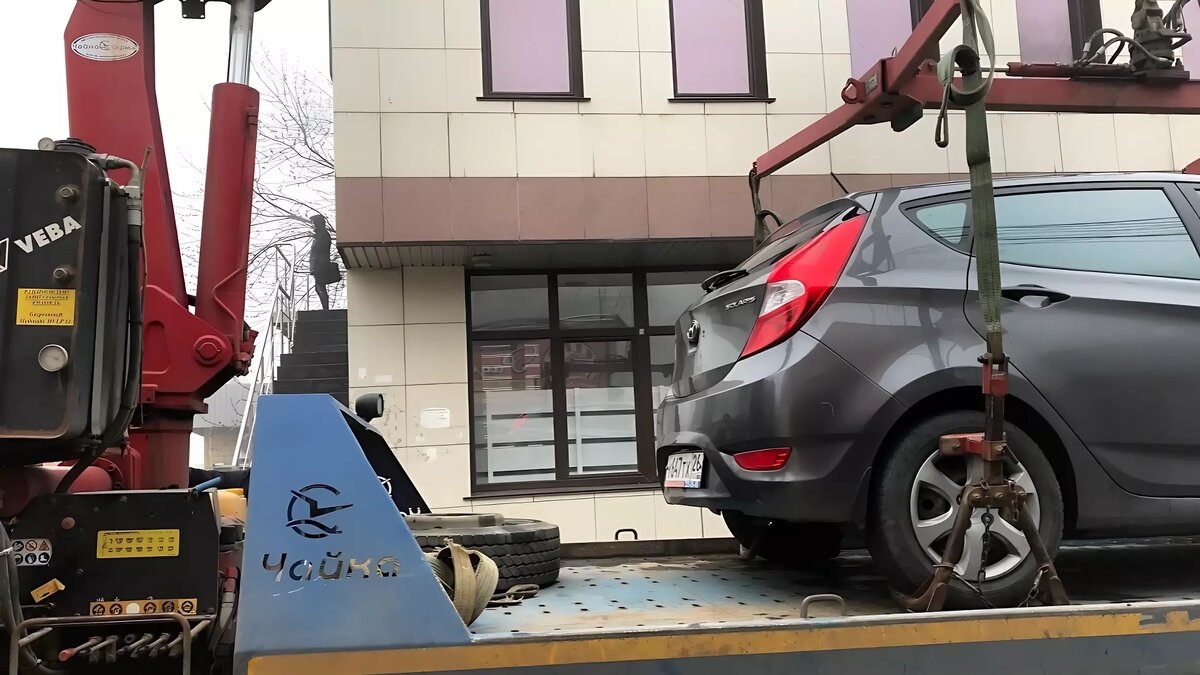     Массовая авария произошла минувшим вечером на 805 километре трассы Тюмень — Тобольск — Ханты-Мансийск в Нефтеюганском районе. В ДТП получили травмы три человека.