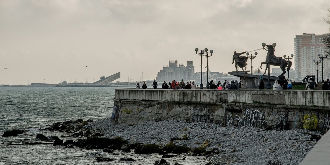 Гуляем по набережной в Новороссийске (много фото)