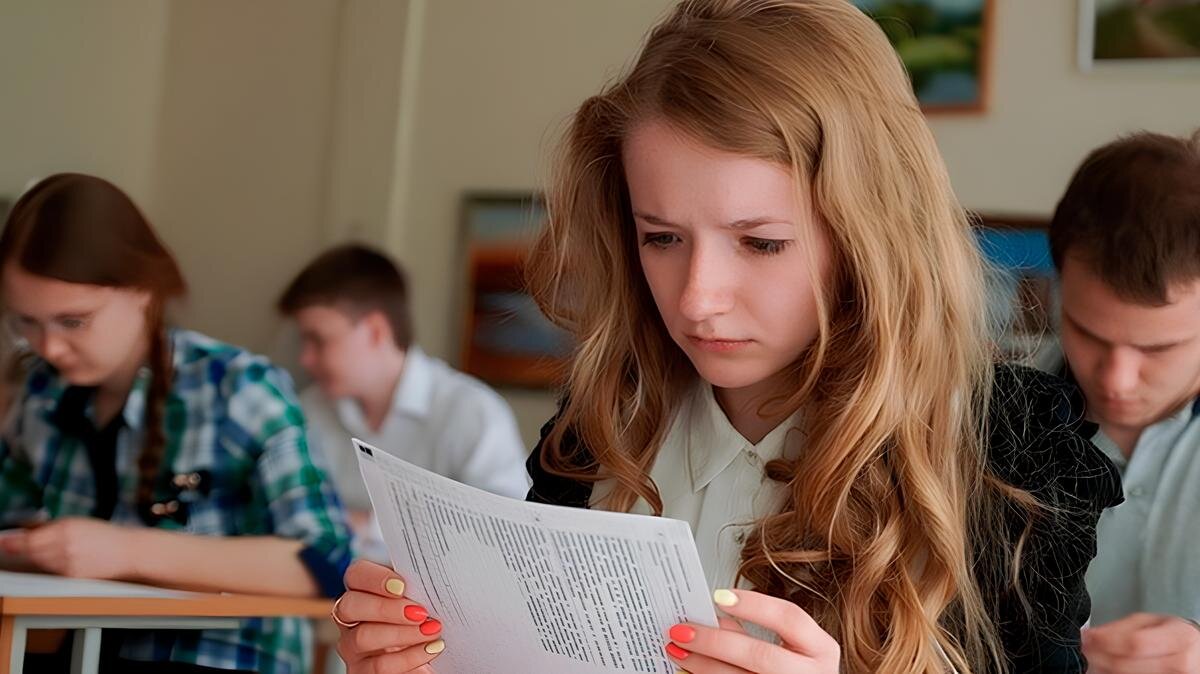 ОГЭ является обязательной аттестацией для учеников, оканчивающих 9-й класс в российских школах. Сдают его для того, чтобы подтвердить свои знания и получить аттестат об основном общем образовании.-1-2