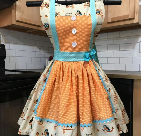 Фартуки - кокетливые и строгие, яркие и монохромные! А Вы еще используете этот вид одежды? Идеи для вдохновения!