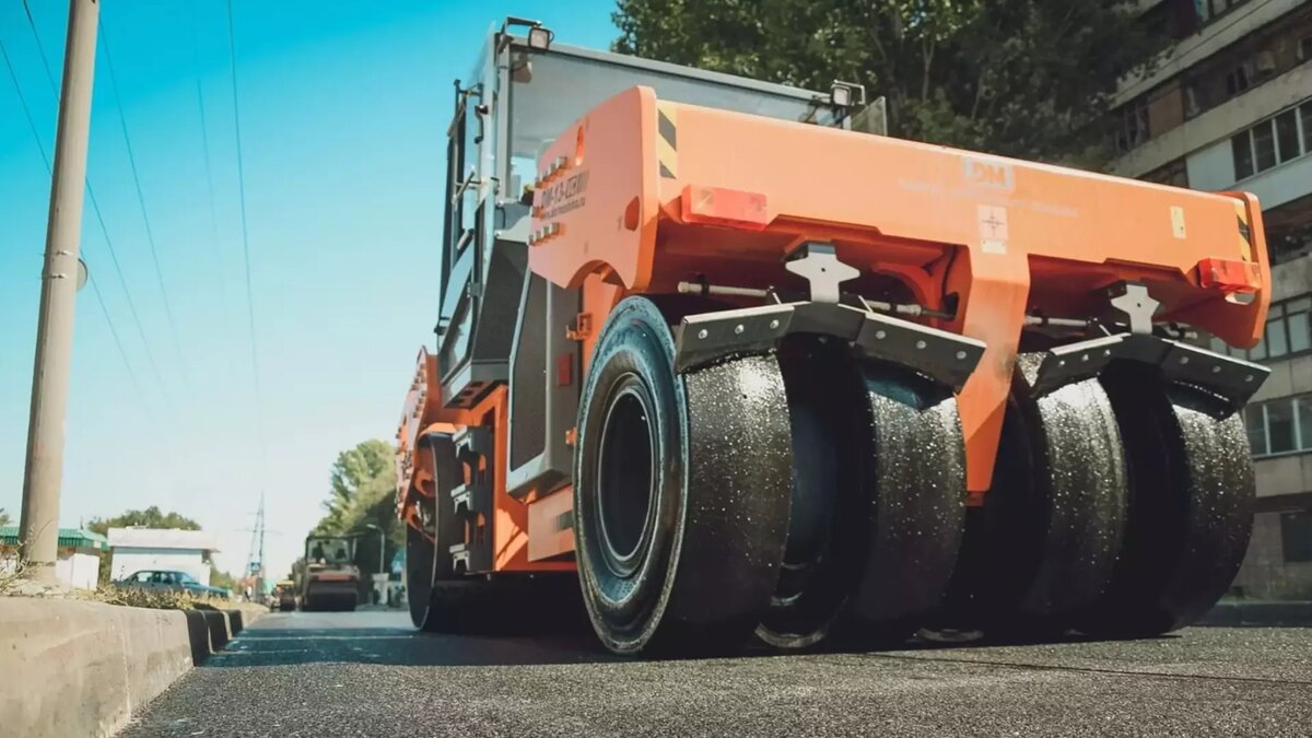     Не менее 1,2 млрд рублей планируют ежегодно выделять республиканские власти на ремонт дорог и тротуаров в столице Удмуртии.