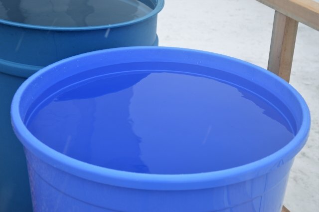    Можно ли выливать и разбавлять святую воду?