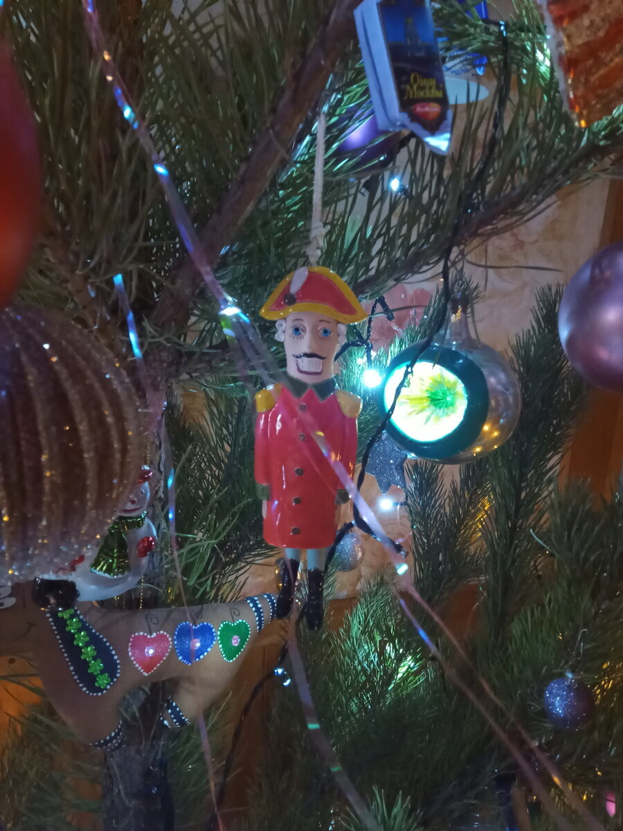 Елочная игрушка дракон. Елочная игрушка из фетра дракон. Игрушка на елку своими руками 2024 дракон. Новогодние игрушки из зеркального акрила. Новогодние шары с драконами.