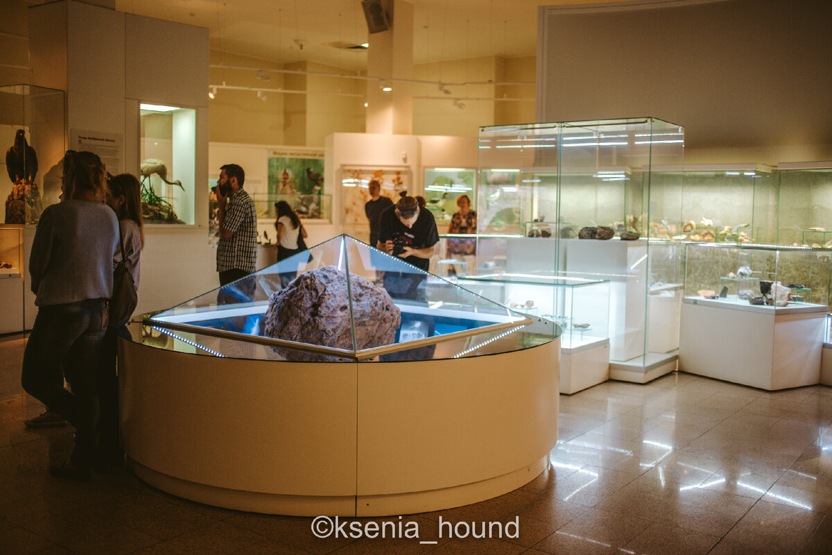 челябинский метеорит 2013. метеорит на урале. краеведческий музей челябинск метеорит. метеорит в челябинске 2013. краеведческий музей челябинск метеорит.