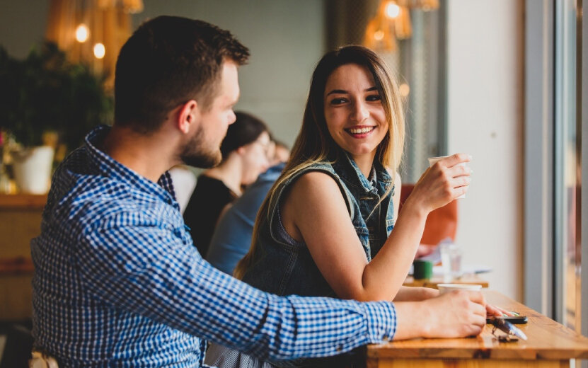  Соблюдайте границы при первой встрече. Фото: Envato Elements
