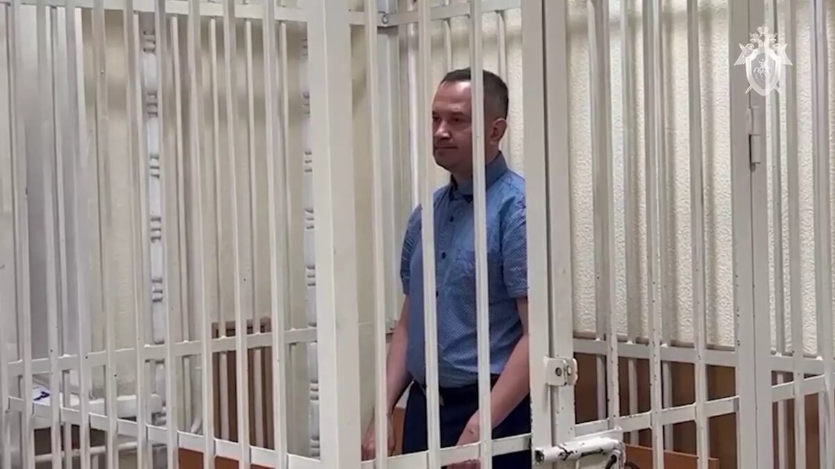     В Красноярске завершили расследование уголовного дела в отношении бывшего начальника управления уголовного розыска ГУ МВД по краю и руководителя отдела управления.