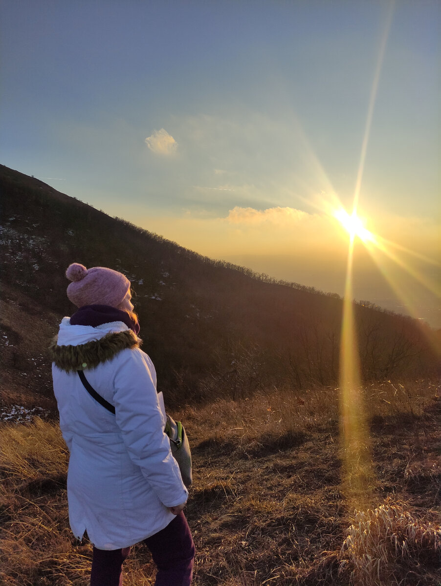 Вот ради таких видов всё-таки стоило карабкаться на гору. 