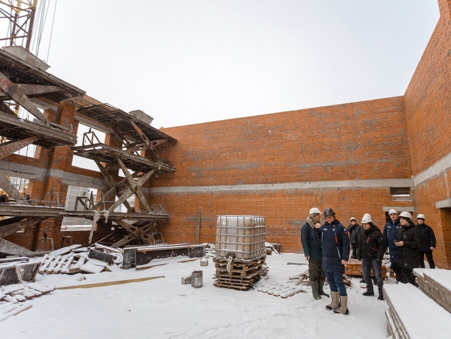    Строительство пристройки к школе №45 затянулось, объект планируют сдать в августе 2024 года