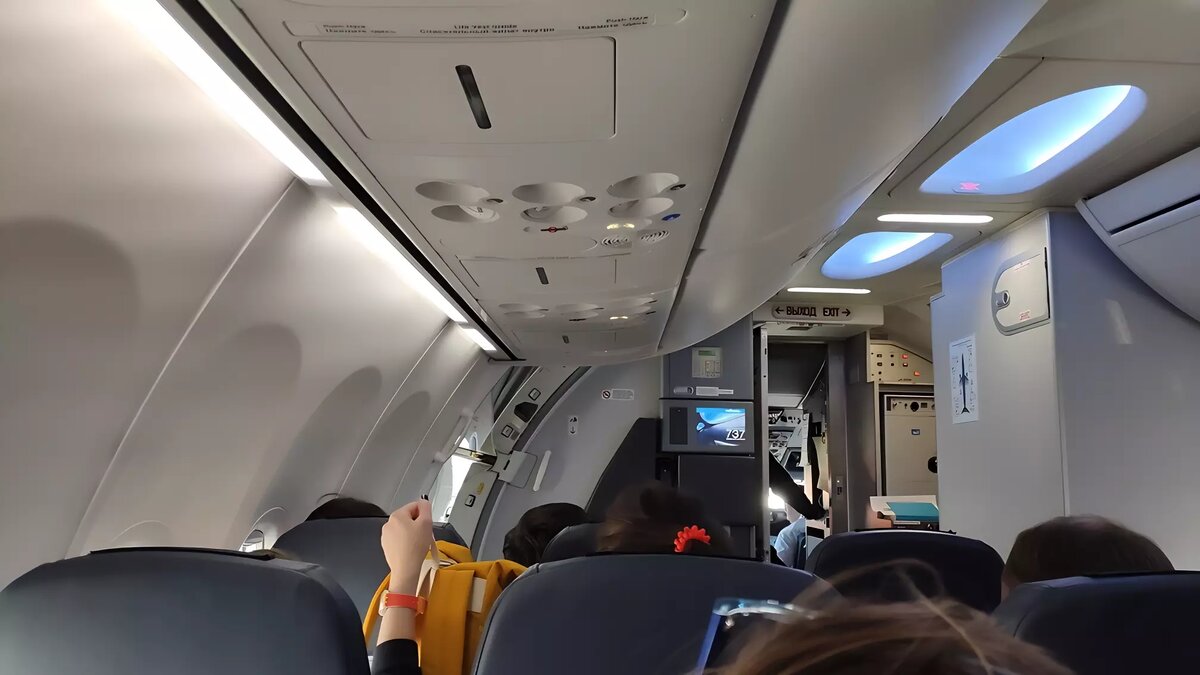     Рейс «Utair» ушел на запасной аэродром аэропорта Рощино из-за технической неисправности. Экипаж не смог решить проблему самостоятельно.