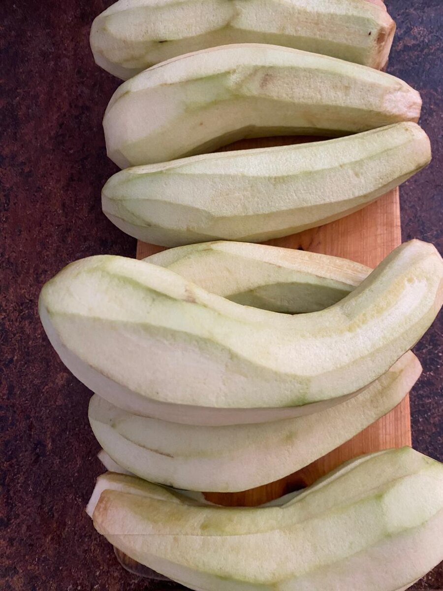 Очищенные баклажаны.