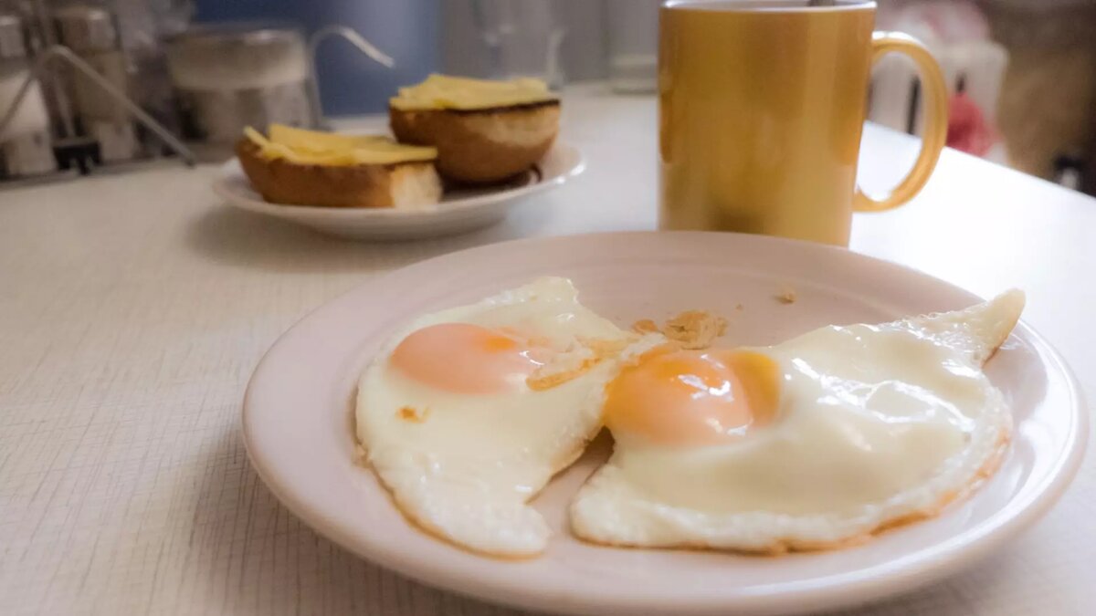     В вопросе завтраков важно разнообразие. Комбинируя различные варианты, человек получает широкий набор нутриентов для оптимального функционирования всех систем организма. Диетолог и гастроэнтеролог Ольга Воробьева поделилась с NewsNN советами, как сделать завтраки вкусными и полезными.