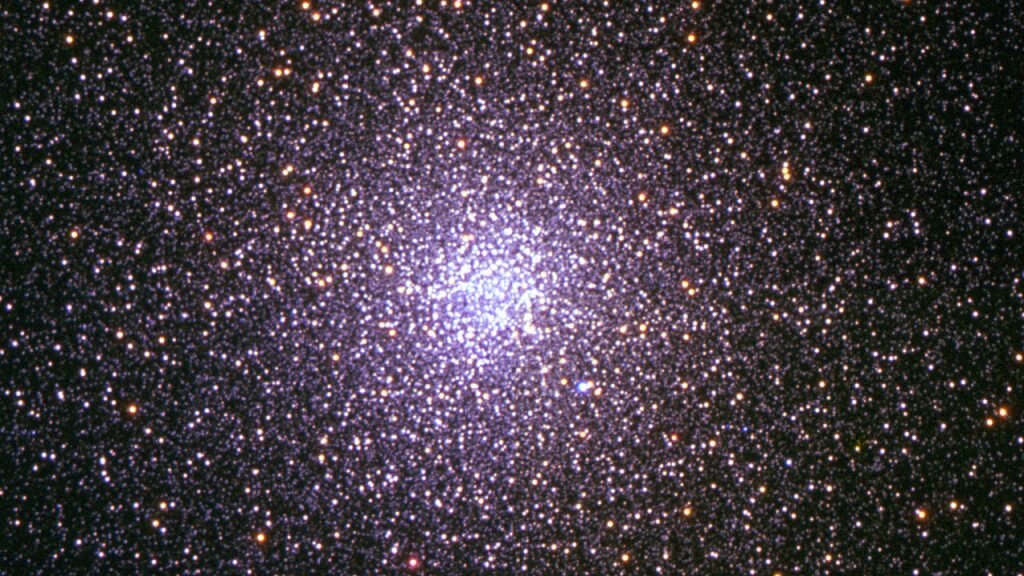    Based on data obtained with FORS1 on Kueyen, UT2 of the Very Large Telescope. The image, 7 arcmin wide, covers the central core of the 30 arcmin large globular cluster. The observations were taken in three different filters: U, R, and a narrow-band filter centred around 485 nm, for a total exposure time of less than 5 minutes. The data were extracted from the ESO Science Archive and processed by Rubina Kotak (ESO) and the final image processing was done by Henri Boffin (ESO). North is up and East is to the left. Александр Шереметьев