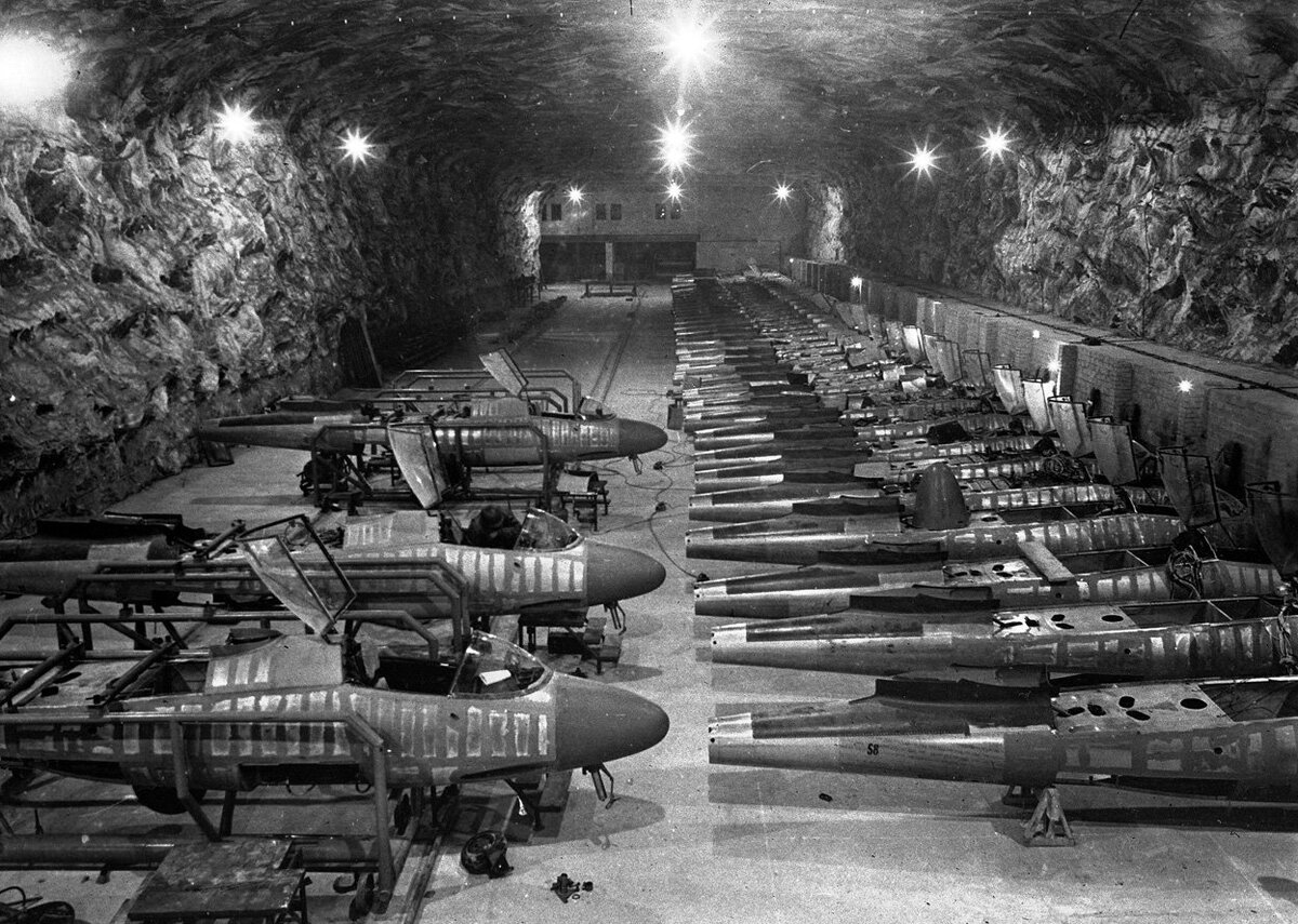Подземный завод ФАУ 2 В Германии. Подземные заводы ФАУ В Германии. Секретные базы третьего рейха в Германии. Военные заводы Германии 1930.