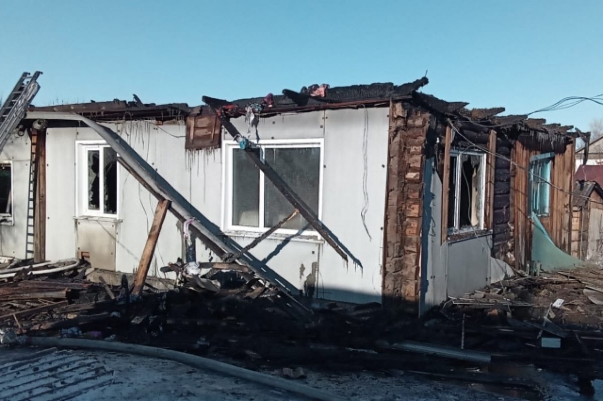    Стали известны подробности гибели двух детей 2 и 3 лет при пожаре на Алтае
