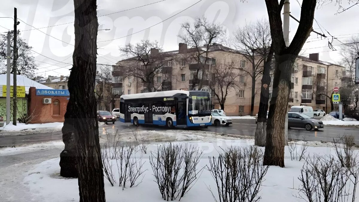     В Ростове-на-Дону попал в аварию электробус, который только сегодня выпустили на линию, сообщили очевидцы в соцсетях.