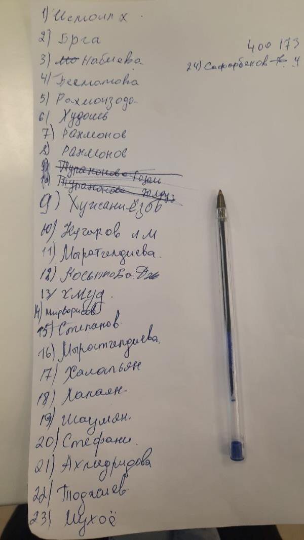 В 8:30 утра уже вот такая очередь
