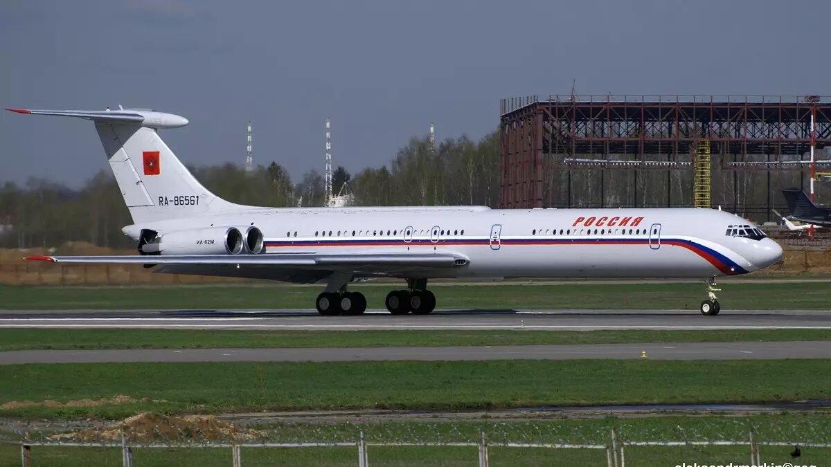     В казанском аэропорту приземлился самолет Ил-62М, на котором раньше летал бывший премьер-министр России Евгений Примаков. Информация появилась на портале Flightradar.