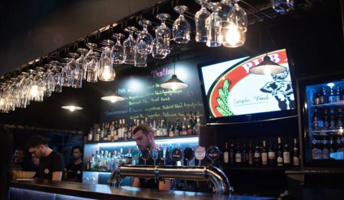     Бар. Источник: nsk.kp.ru Автор фото: Ксения Тимофеева