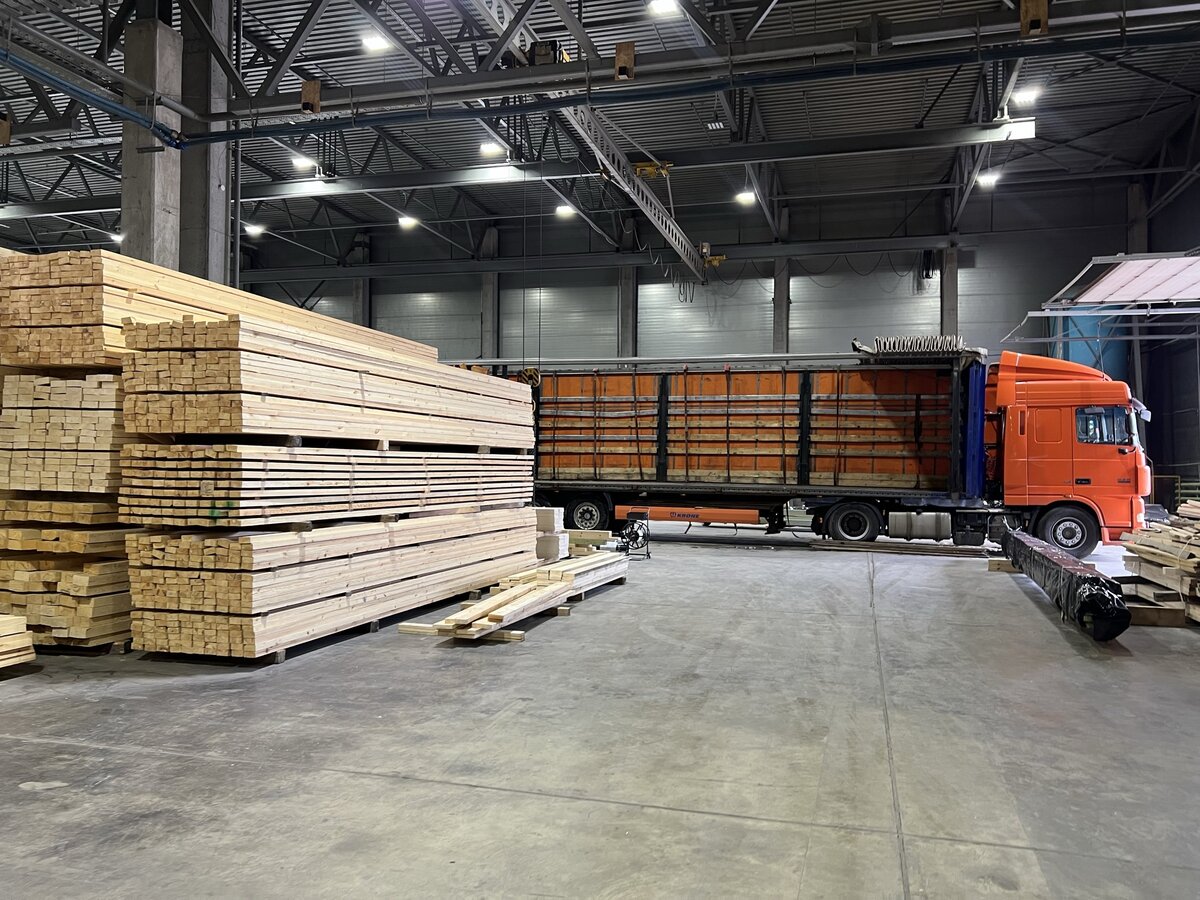 измерение круглых лесоматериалов. пиловочное сырье. обмер круглых лесоматериалов. лесопилка. таксация срубленного дерева.