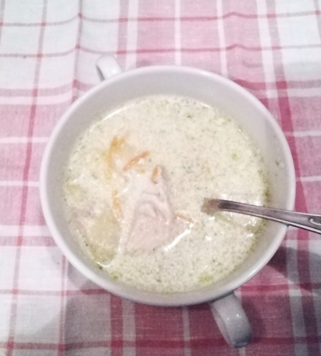 А еще к этому супчику замечательно подошел укроп с чесноком из той же самой морозилки.