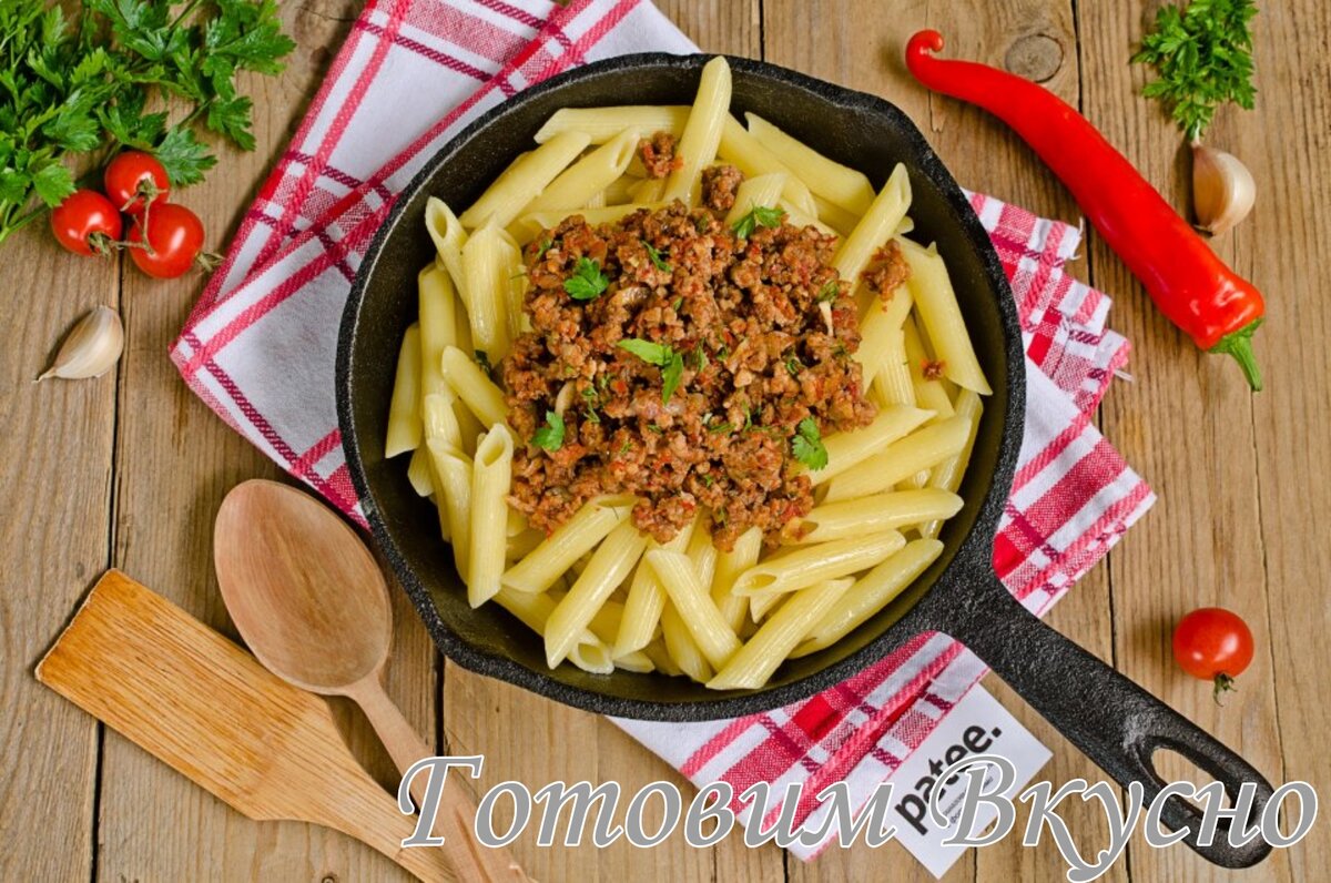 Макароны по флотски из спагетти. Макароны по флотски с томатной пастой. Болоньезе с куриным фаршем. Паста болоньезе от ивлева. Вермишель по флотски с фаршем.