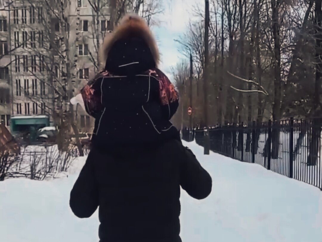 Фотография мужчины с дочкой