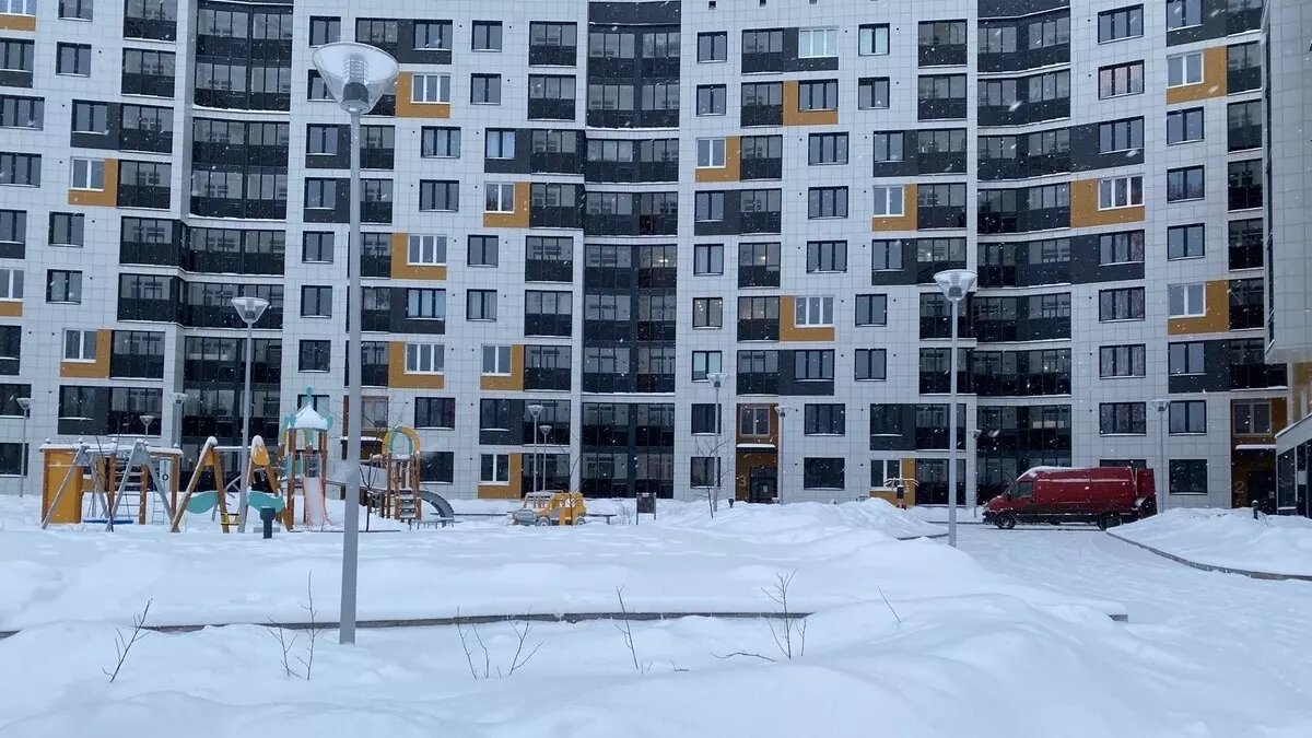     Странные звуки продолжаются почти целые сутки: об этом сообщает одно из местных изданий.