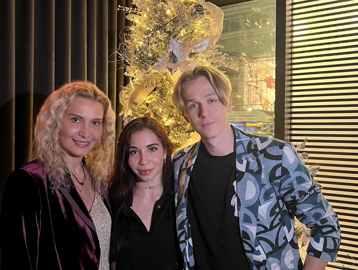    Этери Тутберидзе показала дочь Диану и зятя Глеба СмолкинаСоцети Этери Тутберидзе