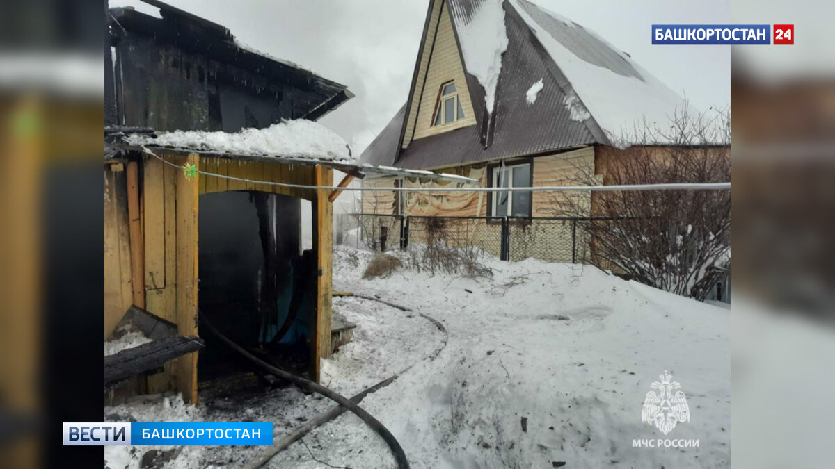    Огонь перекинулся на соседний дом: в Янауле при пожаре найдено тело 79-летней женщины