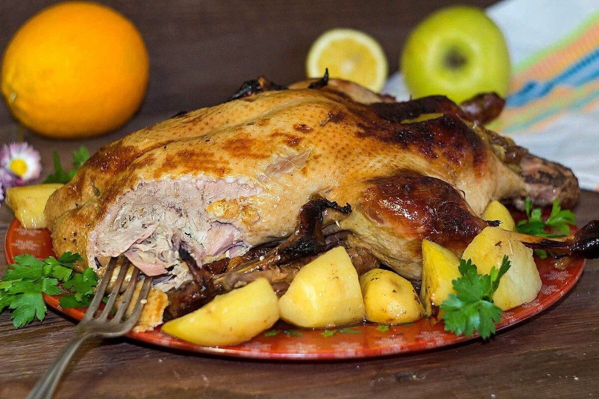 утка запеченная целиком. фото рецепт утки в духовке. утка с яблоками. утка в духовке. фото рецепт утки в духовке.