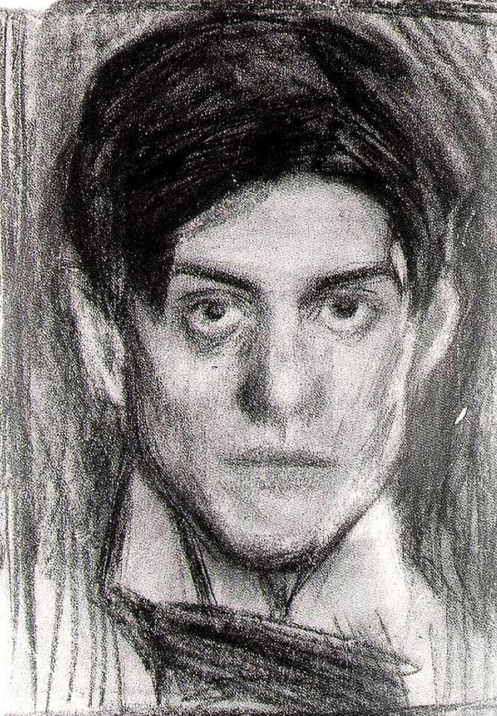 Автопортрет в 18 лет. Всего спустя три года художественный стиль Пикассо изменился. Художник передаёт лицо с анатомической точностью, но линии стали более рыхлыми и схематичными.