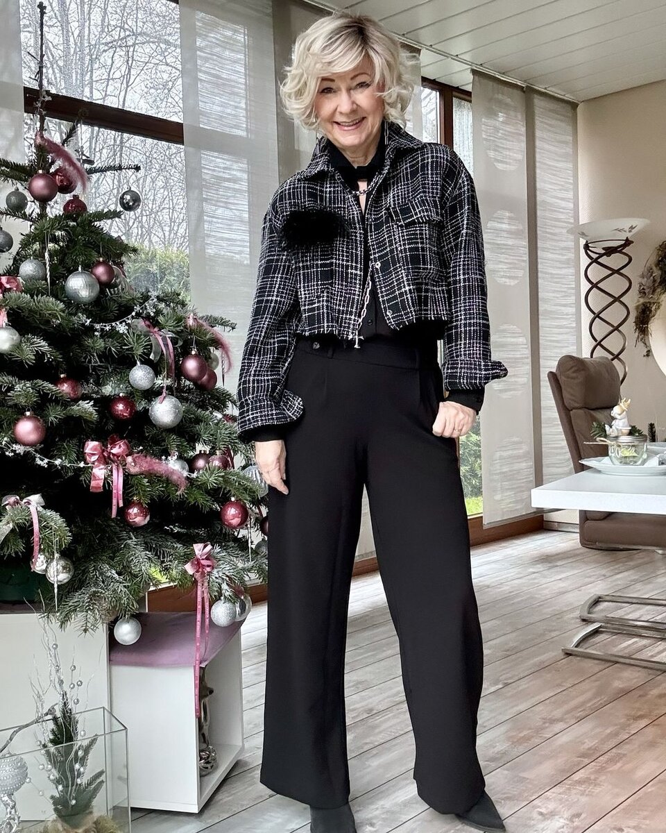 Современная женщина 50 лет. Петра денерсстиль одежды. Стильные пожилые женщины. Одежда для женщин после 50. Стильная одежда для пожилых.