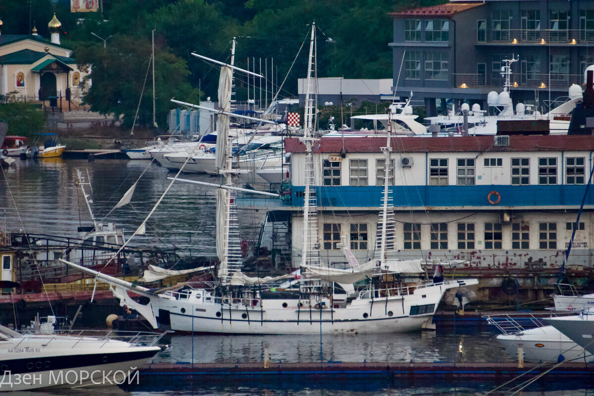 Баркентина "Ignatia" в Южной бухте Севастополя. 10 августа 2021 г.