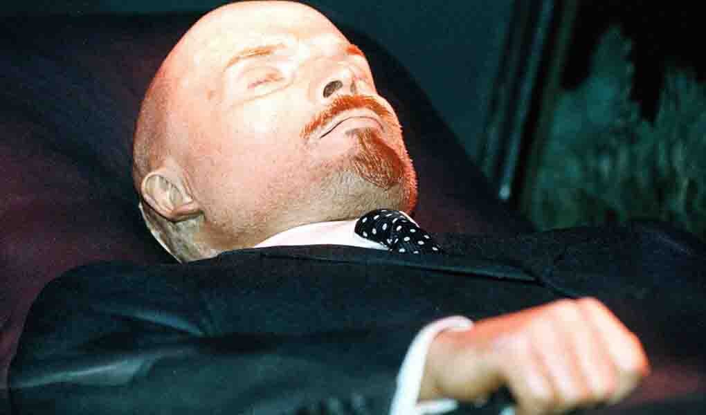 В.И. Ленин в мавзолее