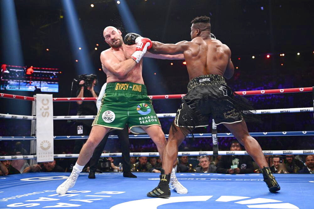 Тайсон Фьюри в своем последнем поединке против Фрэнсиса Нганну выглядел не самым убедительным образом