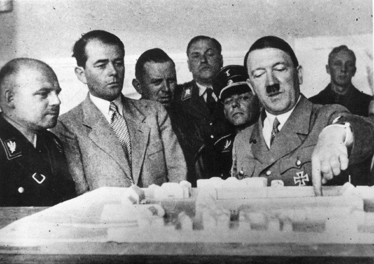 Планы Гитлера были более глобальны, чем банальное вторжение в Советский Союз. В этой статье я расскажу вам о том, что фюрер планировал делать после распада Советского Союза.-2