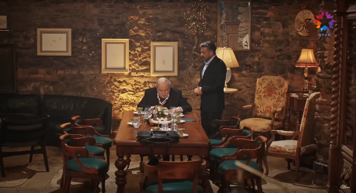 Разобраться в тайне. Держите в тайне свои цели. Шейлин вудли втайне от родителей. Сериал в тайне от родителей. Втайне от родителей сериал грейс.