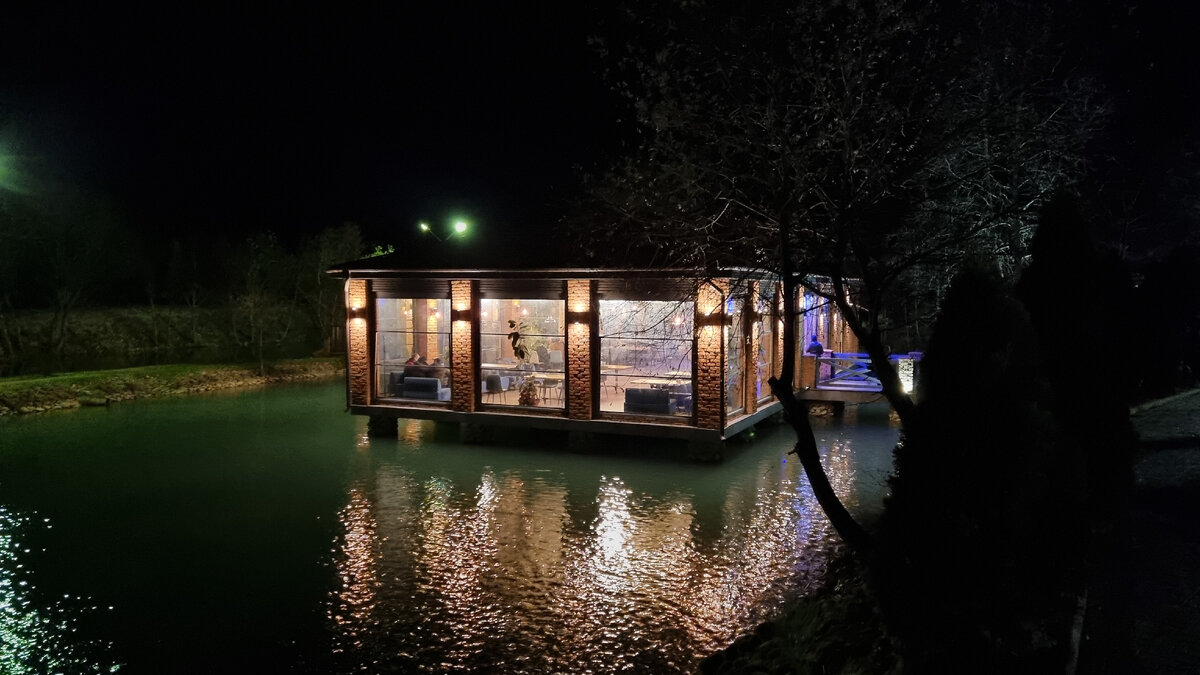 Ресторан «Fish Club» (Рыбный клуб) в селе Хыпста Гудаутского района 