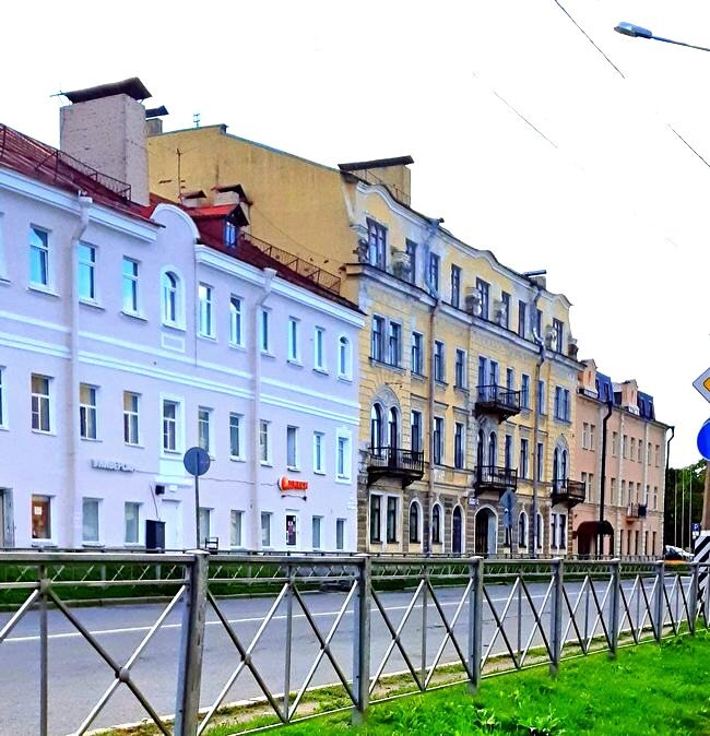 Дома вдоль дворцового проспекта, о которых сегодняшний рассказ /фото из личного архива/