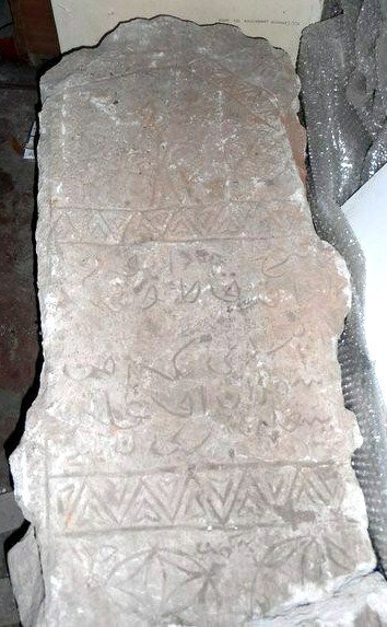 Надгробный камень с могилы «некрещенных татар». Был вывезен из д. Атлашево в 1936 г. Находится в запасниках Чувашского национального музея. К сожалению, не удалось прочитать надпись. Все имена и даты их жизни известны.