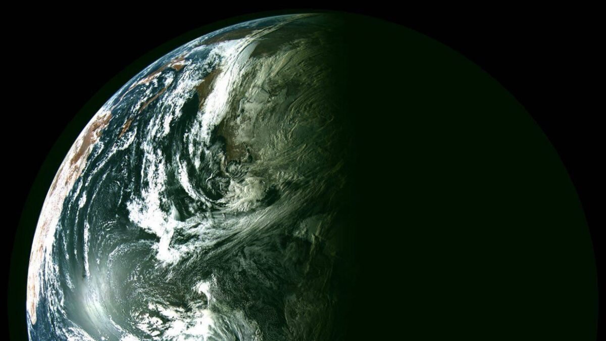 Обои на рабочий стол космос земля. Планета земля из космоса. Планета земля. Земля из космоса. Заставка земля из космоса.