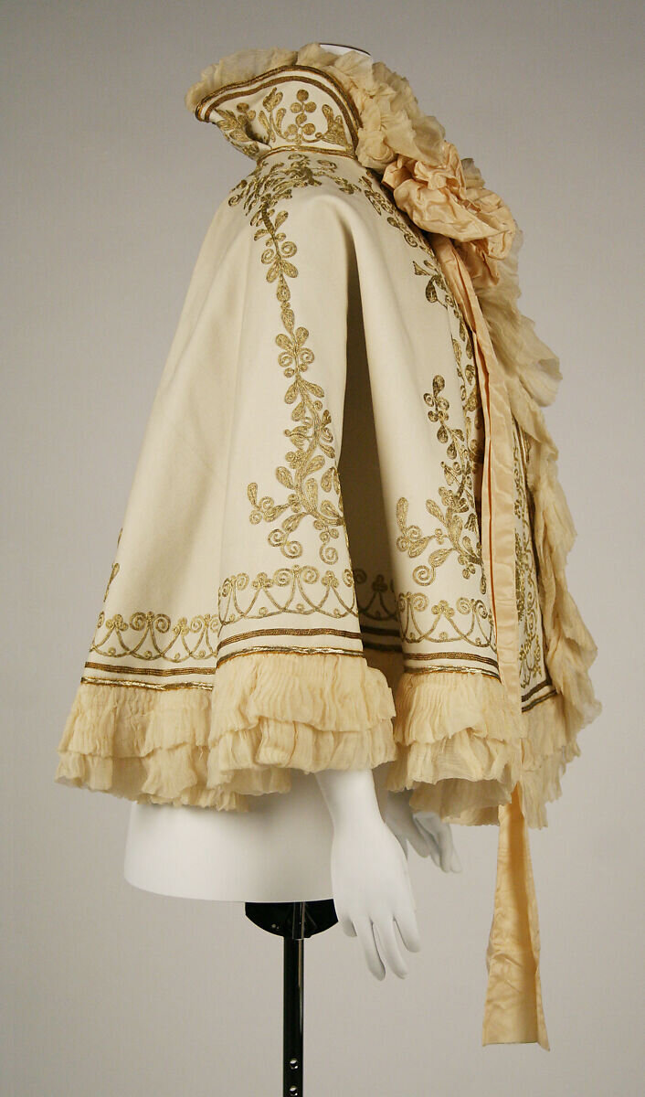 Старинная накидка. Тальма одежда 19 век. Старинные накидки. Винтажная накидка. Винтажное платье с накидкой.