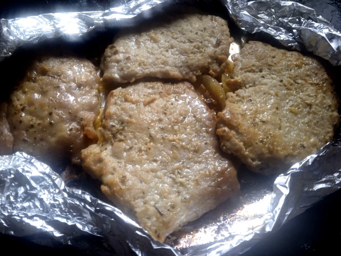 Если использовать фольгу правильно, мясо всегда будет получаться очень вкусным, сочным и ароматным