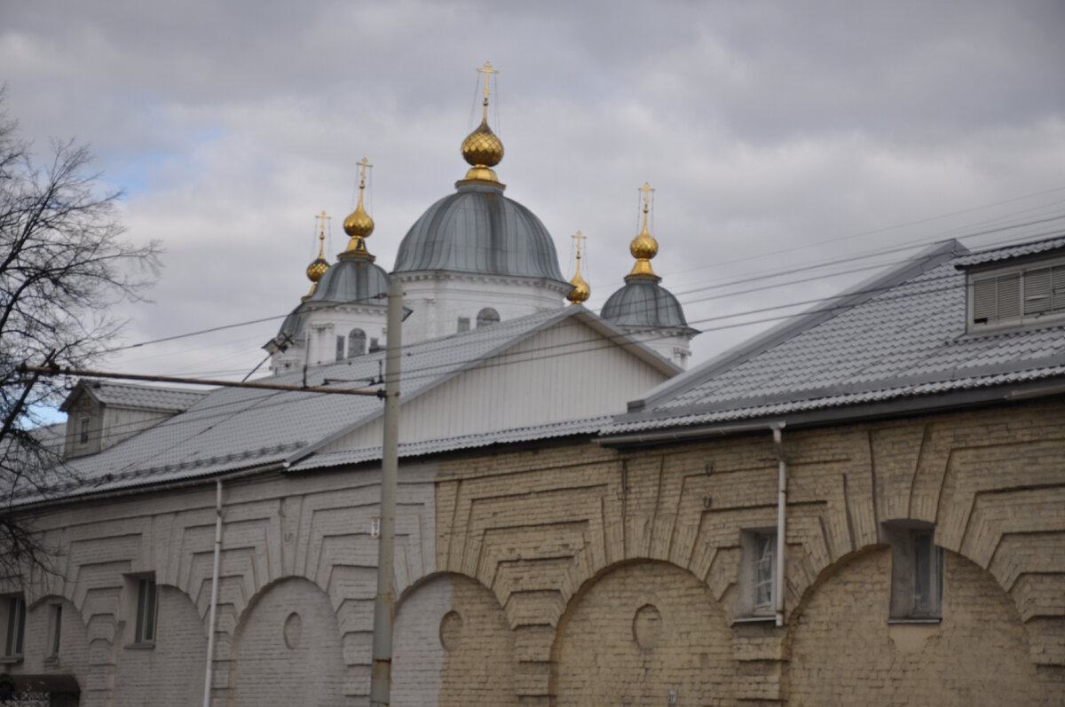 Церковь с черными куполами Казань