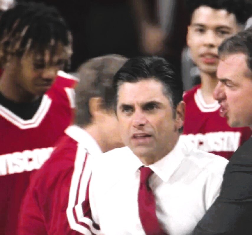 Сейчас в судью стул бросит...