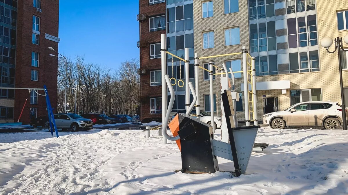     Жители ЖК «Мой дом на Коломенской» в Нижнем Новгороде смогли добиться сохранения детской и спортивной площадок. Застройщик изменит проектную документацию и земельный участок, где находятся объекты, будет не затронут. Об этом NewsNN рассказали в региональном министерстве строительства.