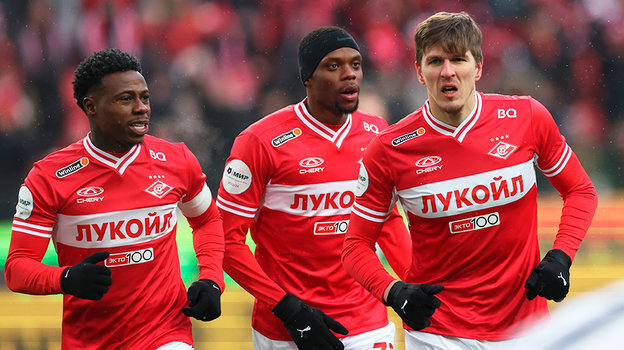    Квинси Промес, Кристофер Мартинс и Александр Соболев.Александр Федоров