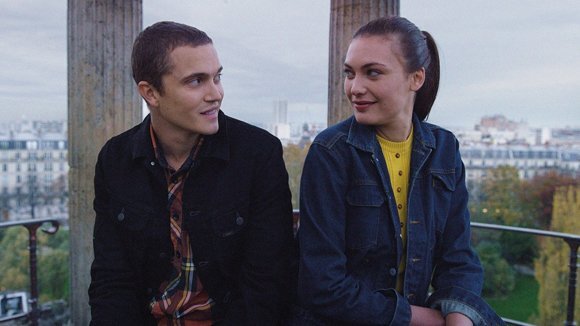 Интересно, что воспоминания главного героя Мёрфи показаны в обратном порядке. Первая встреча (на фото) его и Электры демонстрируется ближе к концу фильма.