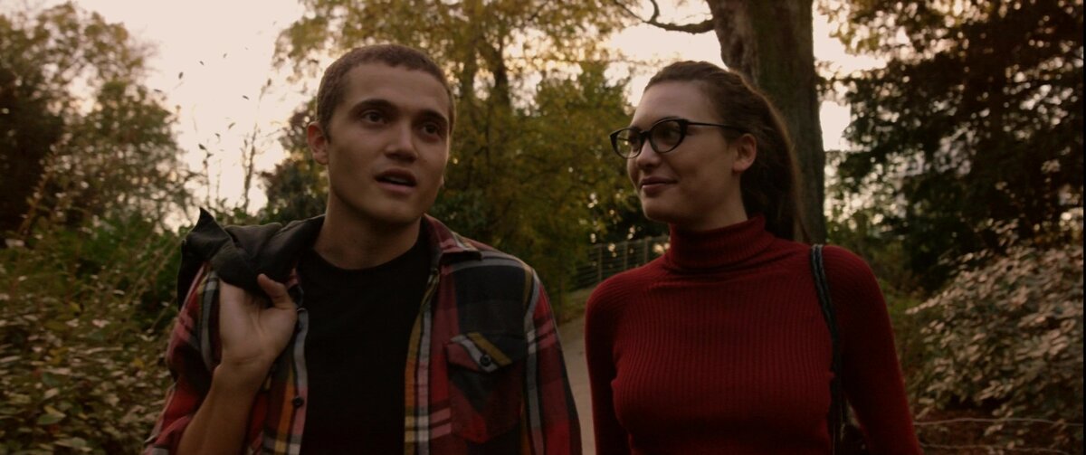 Интересно, что воспоминания главного героя Мёрфи показаны в обратном порядке. Первая встреча (на фото) его и Электры демонстрируется ближе к концу фильма.